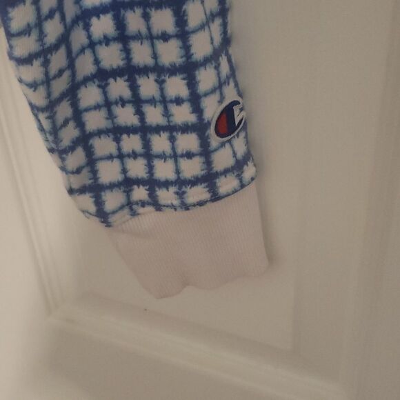 Womens top Xtra small champion sweatshirt - Picture 5 of 6